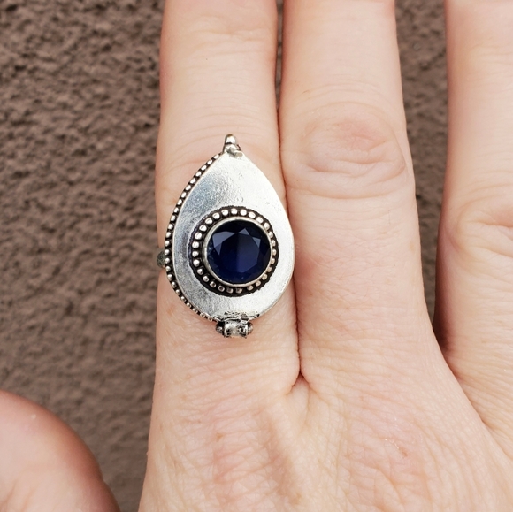 New Blue Sapphire 925 Silver Poison Ring. - Picture 4 of 15